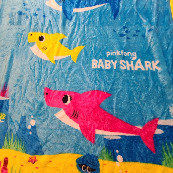 Baby Shark Colorful Print Soft & Fuzzy Blanket EUC 48" X 36" - Picture 8 of 8